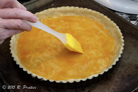 Brush the glaze over the bottom of the crust 