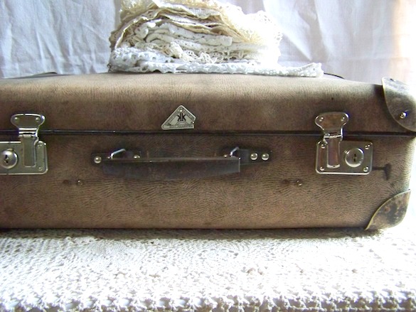 suitcase_lace_old