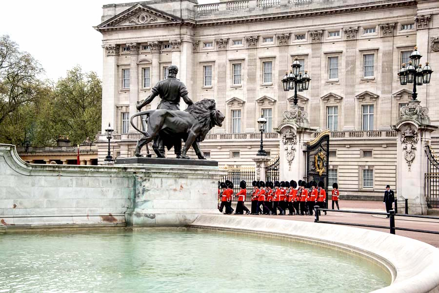 Buckingham Palace (Photo credit - Visit London)
